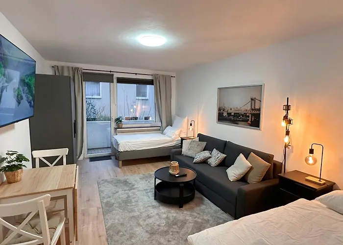 With 2 Individual Beds And Sleeping Sofa And Kitchen *